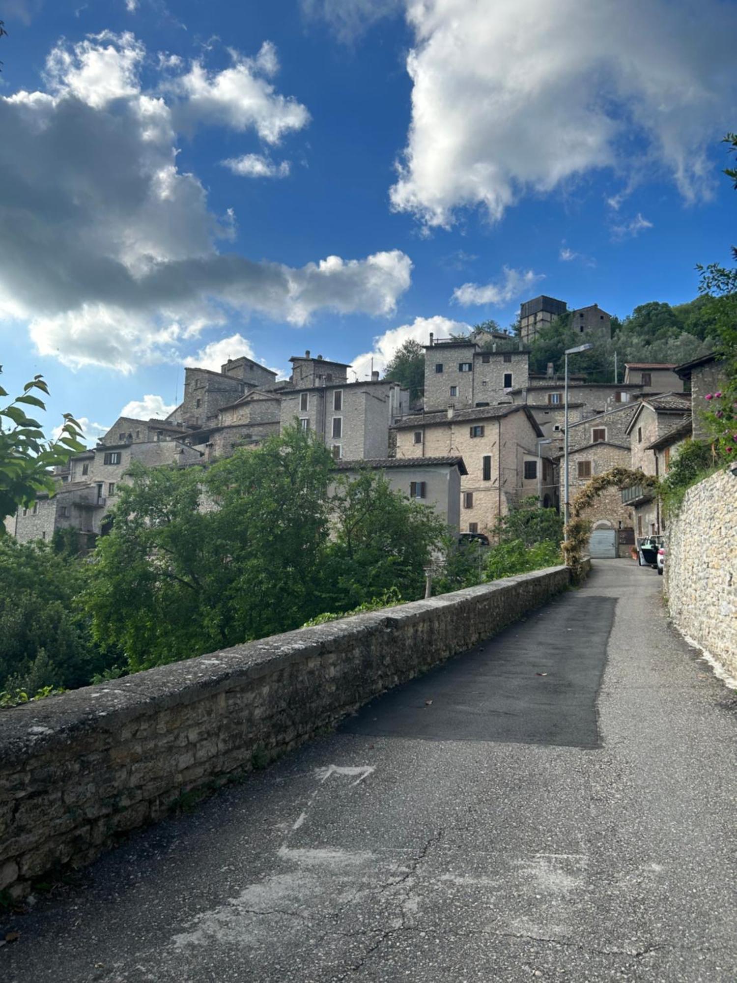 Casa Belvedere A Valle San Martino Di Spoleto Luaran gambar