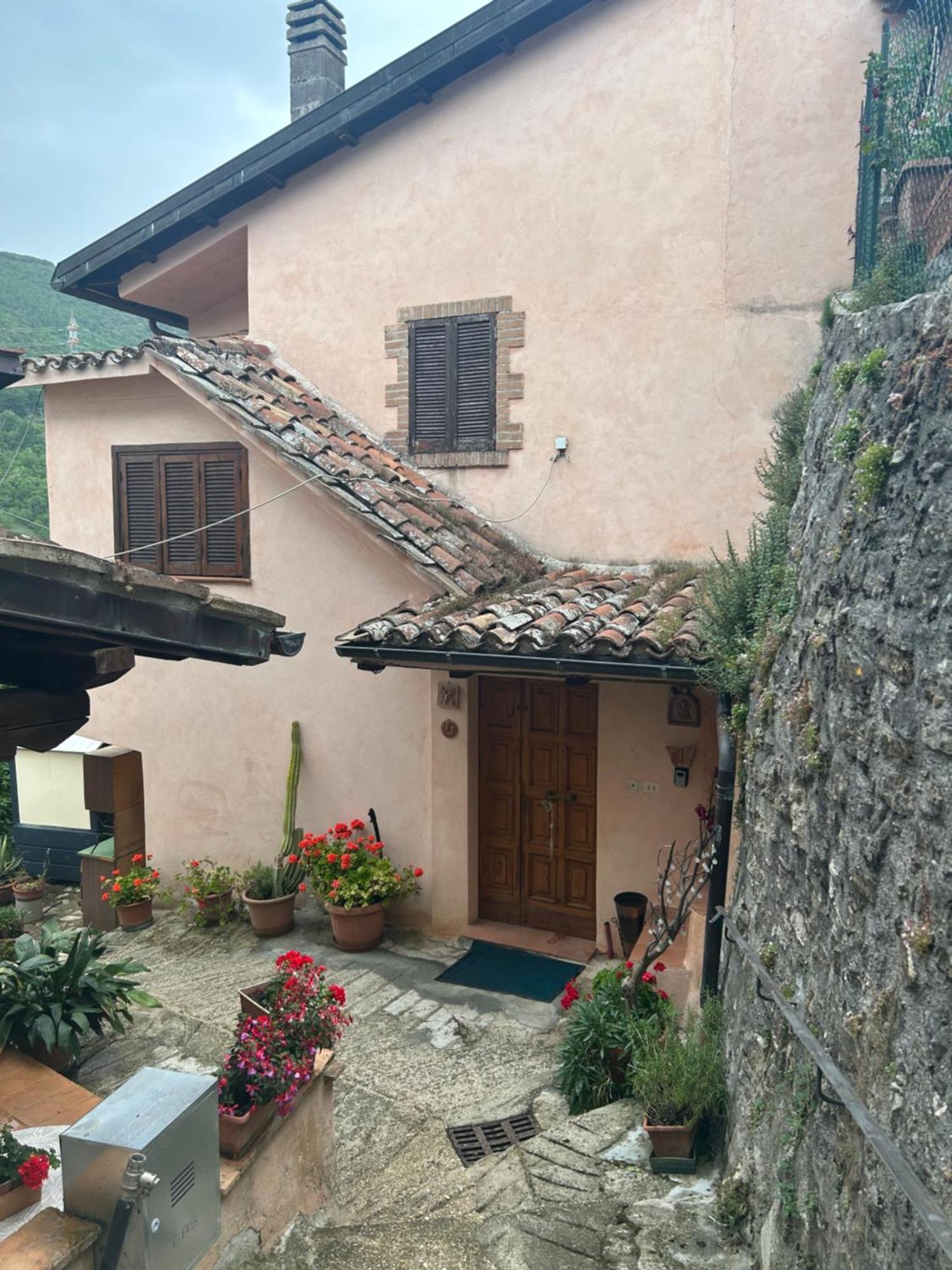 Casa Belvedere A Valle San Martino Di Spoleto Luaran gambar